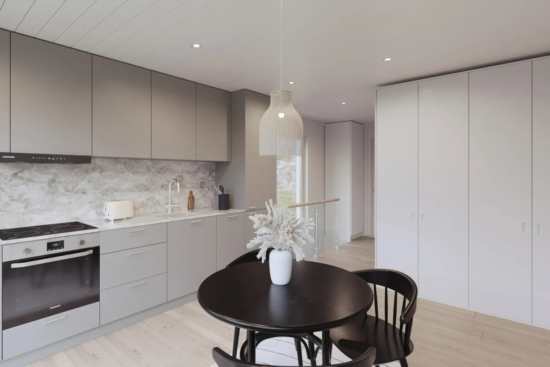 Microhus_Rak-Kjellernivå_30.1KR_Interiør_Kjøkken_grått_spiseplass_parkett_oppevaring